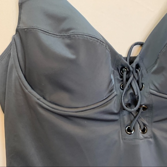 Torrid Black Lace Front One Piece, 5X. - Picture 5 of 7